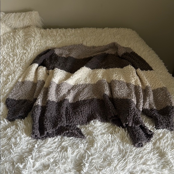 Women’s popcorn sweater!! - Picture 2 of 5